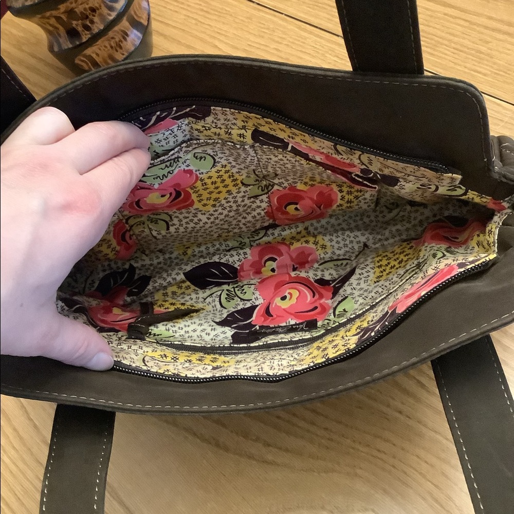 Casual Brown Vera Bradley Purse - Picture 5 of 8